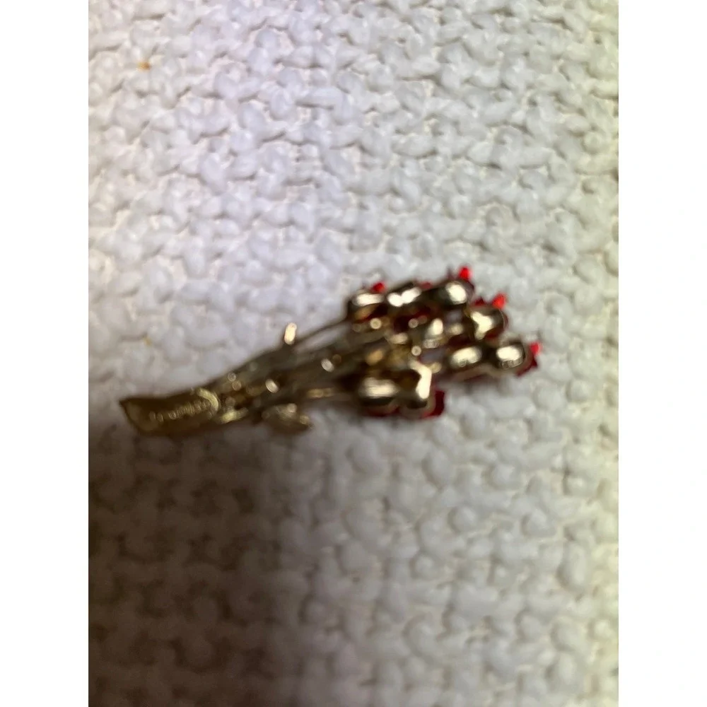 Vintage DM Creations 97  Red Roses‎ brooch